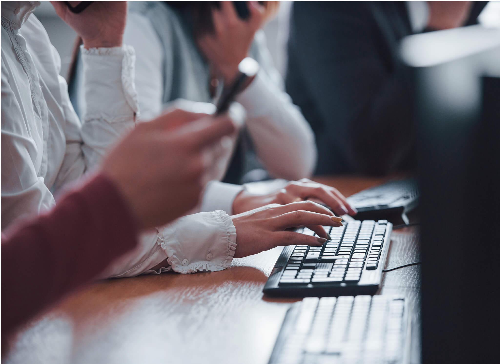 close-up-view-woman-s-hands-typing-keyboard-young-people-working-call-center-new-deals-is-coming 1 close-up-view-woman-s-hands-typing-keyboard-young-people-working-call-center-new-deals-is-coming 1